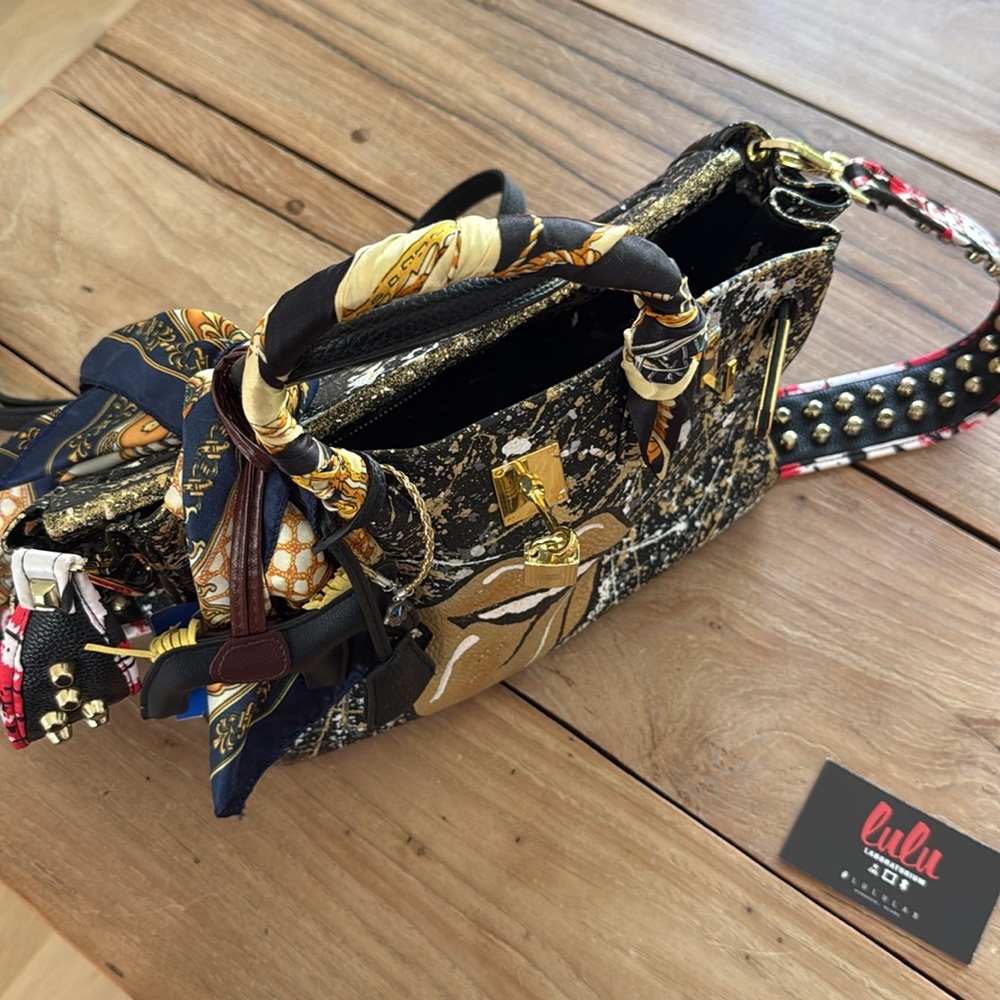 Custom painted Black and Gold Women's Handbag with lock closure - Picture 7 of 10